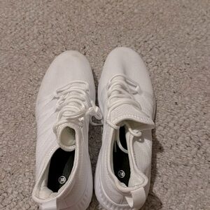 White tennis shoes, never been worn